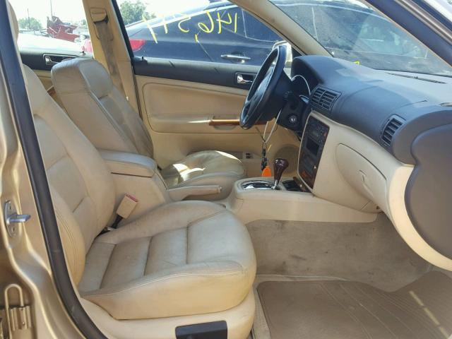 WVWWH63BX1E177047 - 2001 VOLKSWAGEN PASSAT GLX 金色 照片 5
