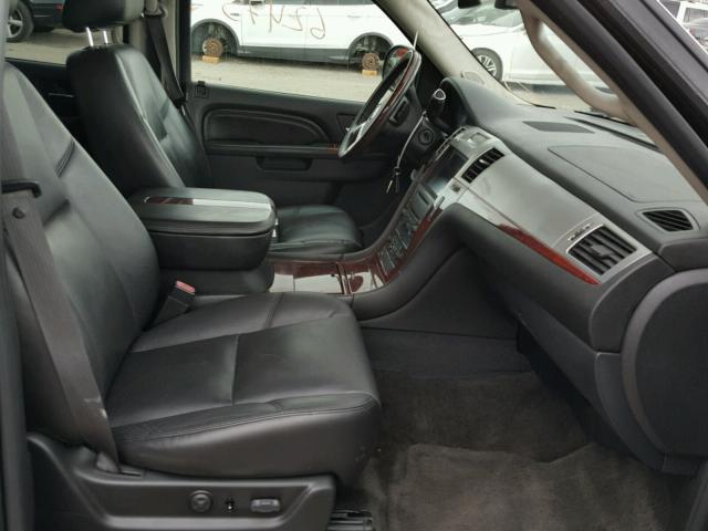 1GYUKHEF4AR103310 - 2010 CADILLAC ESCALADE E BLACK photo 5