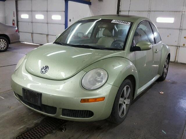 3VWRG31C56M423091 - 2006 VOLKSWAGEN NEW BEETLE GREEN photo 2