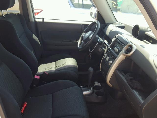 JTLKT324064113860 - 2006 TOYOTA SCION XB WHITE photo 5