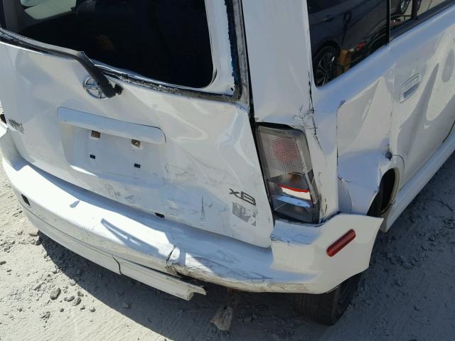 JTLKT324064113860 - 2006 TOYOTA SCION XB WHITE photo 9