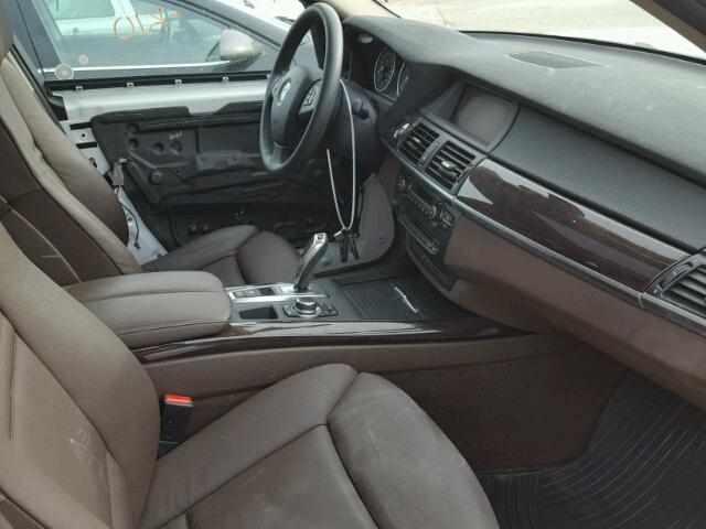 5UXZV8C56BL418657 - 2011 BMW X5 XDRIVE5 თეთრი ფოტო 5