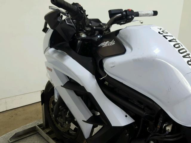 JKAEXEF15DDA03938 - 2013 KAWASAKI EX650 F WHITE photo 16