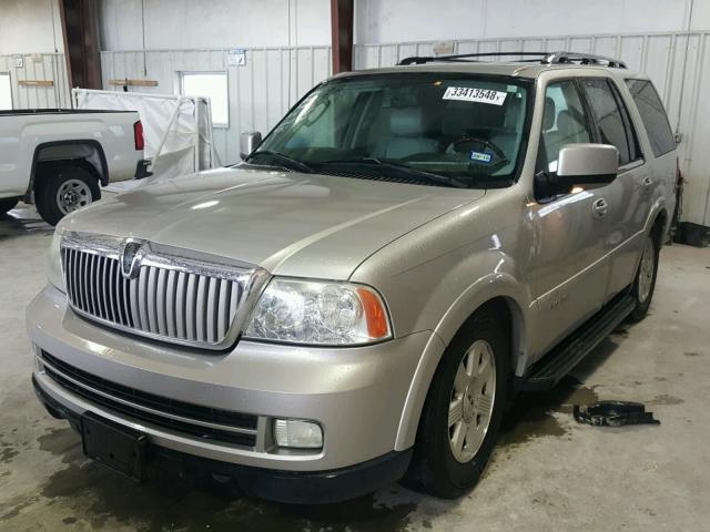 5LMFU27545LJ17736 - 2005 LINCOLN NAVIGATOR 银色 照片 2