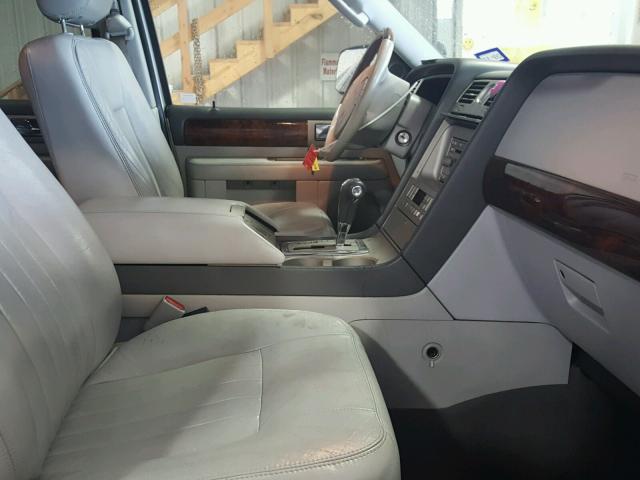 5LMFU27545LJ17736 - 2005 LINCOLN NAVIGATOR 银色 照片 5