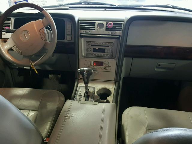 5LMFU27545LJ17736 - 2005 LINCOLN NAVIGATOR 银色 照片 9