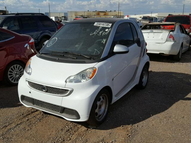 WMEEJ3BA7FK812260 - 2015 SMART FORTWO PUR WHITE photo 2