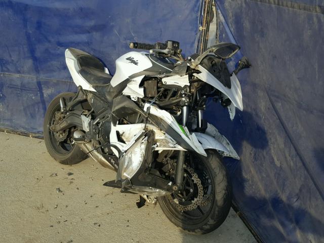 JKAEXEJ17HDA01430 - 2017 KAWASAKI EX650 J თეთრი ფოტო 1