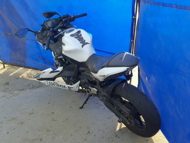 JKAEXEJ17HDA01430 - 2017 KAWASAKI EX650 J თეთრი ფოტო 3