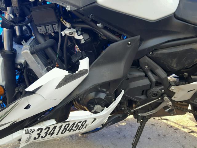 JKAEXEJ17HDA01430 - 2017 KAWASAKI EX650 J თეთრი ფოტო 7