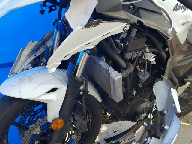 JKAEXEJ17HDA01430 - 2017 KAWASAKI EX650 J თეთრი ფოტო 9