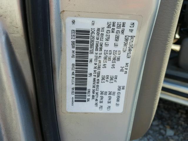 1C4GJ25382B667335 - 2002 CHRYSLER VOYAGER SILVER photo 10