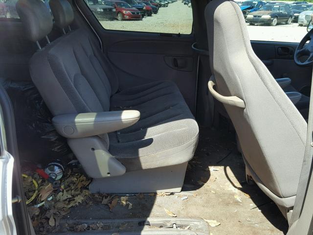 1C4GJ25382B667335 - 2002 CHRYSLER VOYAGER SILVER photo 6