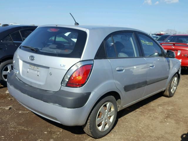 KNADE163886401070 - 2008 KIA RIO 5 SX SILVER photo 4