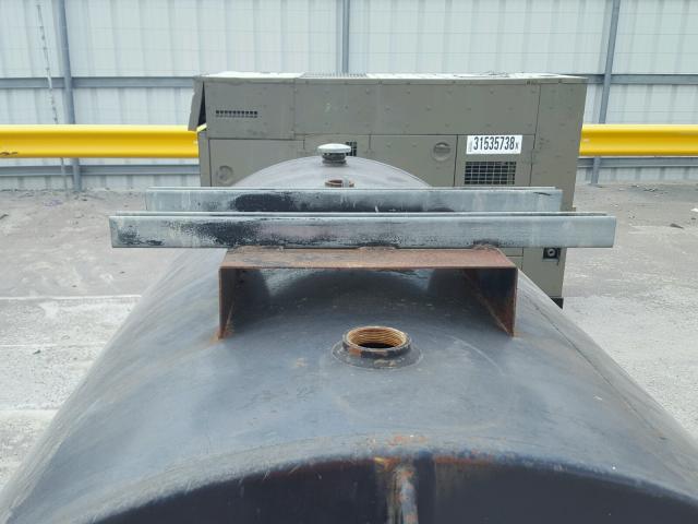 PE11 - 2010 FUEL TANK 550G BLACK photo 7