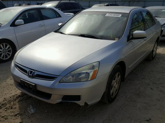 1HGCM56417A023754 - 2007 HONDA ACCORD LX SILVER photo 2