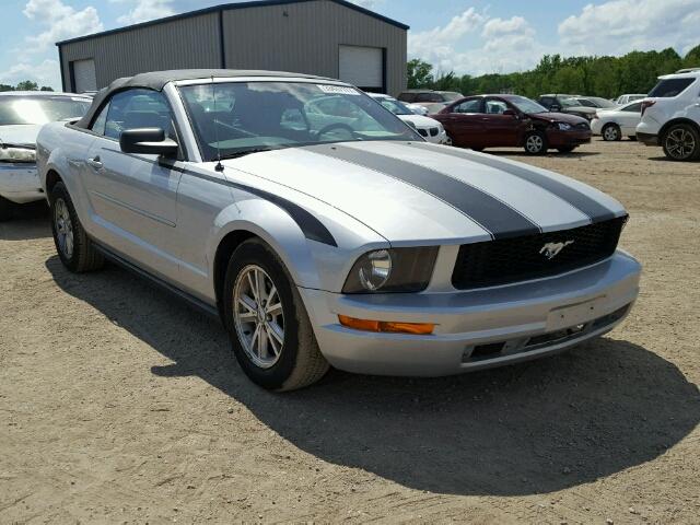1ZVFT84N855206258 - 2005 FORD MUSTANG SILVER photo 1
