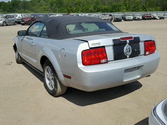 1ZVFT84N855206258 - 2005 FORD MUSTANG SILVER photo 3