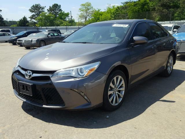 4T1BF1FK1FU950340 - 2015 TOYOTA CAMRY LE GRAY photo 2