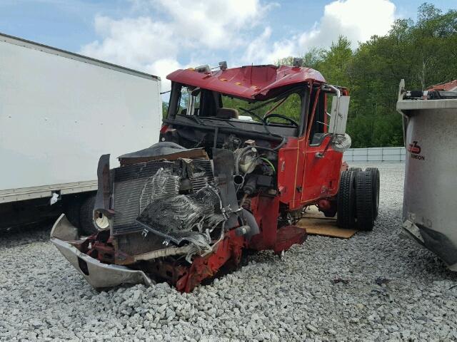 1M1AJ06Y16N002821 - 2006 MACK 600 CHN600 RED photo 2