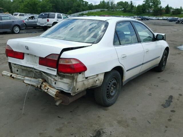 1HGCG6650XA046500 - 1999 HONDA ACCORD WHITE photo 4