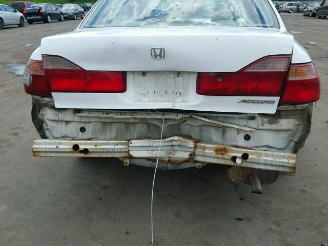 1HGCG6650XA046500 - 1999 HONDA ACCORD WHITE photo 9