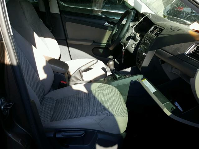 3VW1K7AJ3DM412041 - 2013 VOLKSWAGEN JETTA BASE 烧焦的 照片 5