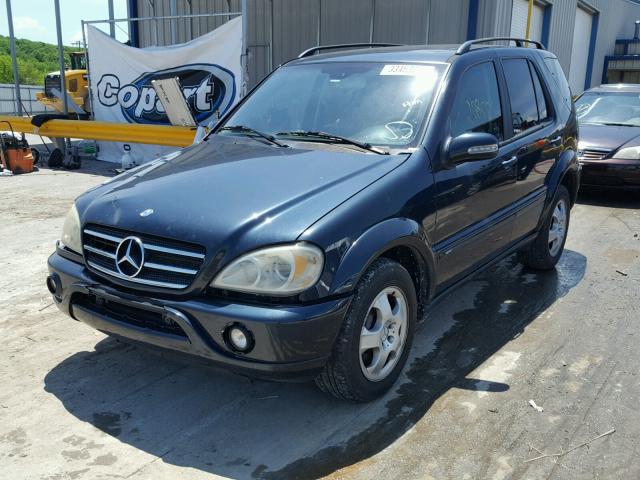 4JGAB75E72A299510 - 2002 MERCEDES-BENZ ML 500 GRAY photo 2