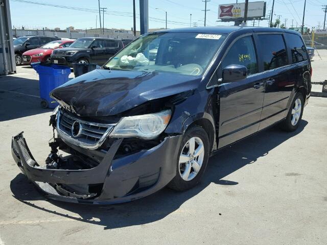 2V4RW3D14AR202394 - 2010 VOLKSWAGEN ROUTAN SE BLUE photo 2