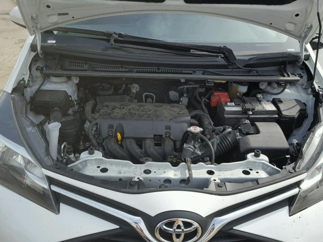 VNKKTUD33HA079768 - 2017 TOYOTA YARIS L WHITE photo 7