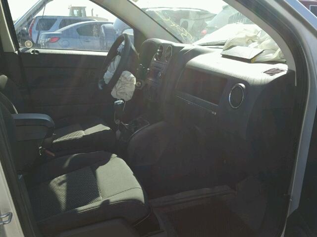 1J4FT47B89D237559 - 2009 JEEP COMPASS SP SILVER photo 5