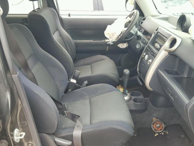 JTLKT324164113012 - 2006 TOYOTA SCION XB WHITE photo 5