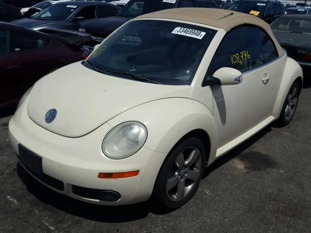 3VWSF31Y86M304712 - 2006 VOLKSWAGEN NEW BEETLE კრემისფერი ფოტო 2