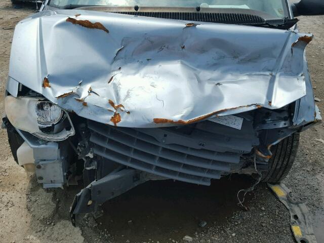 2C4GP54LX5R441174 - 2005 CHRYSLER TOWN & COU BLUE photo 9