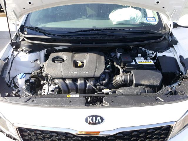 3KPFK4A73HE141509 - 2017 KIA FORTE LX YELLOW photo 7