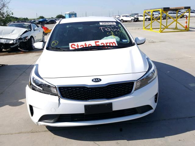 3KPFK4A73HE141509 - 2017 KIA FORTE LX YELLOW photo 9