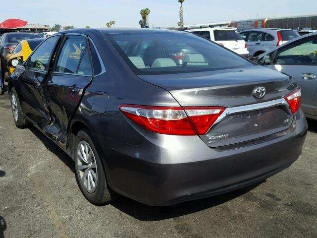 4T4BF1FK6GR571437 - 2016 TOYOTA CAMRY LE Grau Foto 3