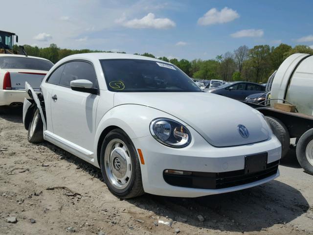 3VWF17AT3GM638661 - 2016 VOLKSWAGEN BEETLE 1.8 WHITE photo 1