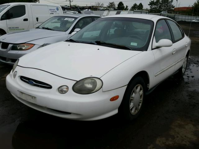 1FAFP52U6WA131879 - 1998 FORD TAURUS LX WHITE photo 2