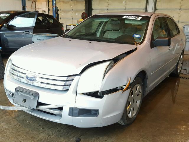 3FAFP06Z76R128133 - 2006 FORD FUSION S SILVER photo 2
