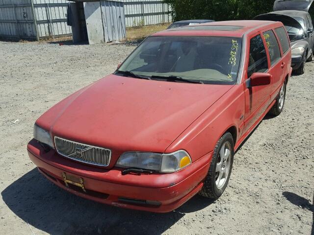 YV1LW5340W2361064 - 1998 VOLVO V70 T5 TUR RED photo 2