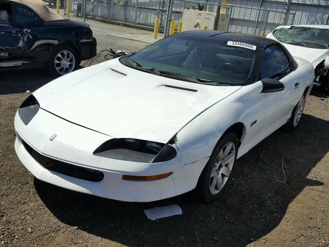 2G1FP22P4T2149728 - 1996 CHEVROLET CAMARO Z28 WHITE photo 2