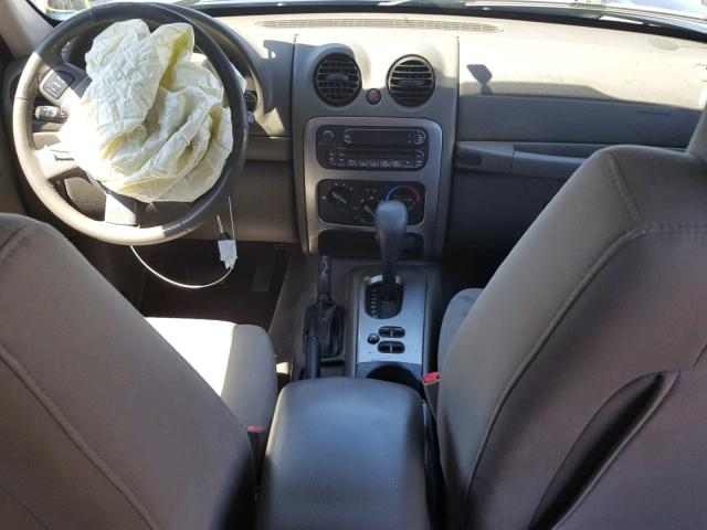 1J4GL38K45W724107 - 2005 JEEP LIBERTY RE BLACK photo 9