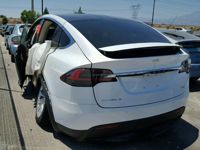 5YJXCBE24HF044821 - 2017 TESLA MODEL X WHITE photo 3