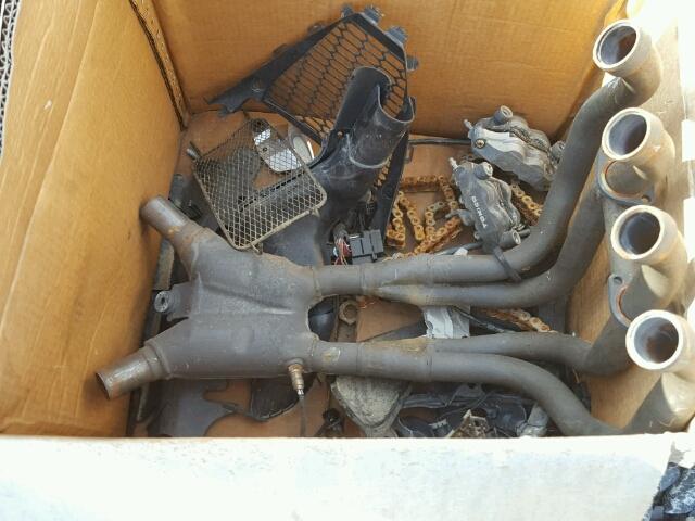 JS1GX72A4C2102798 - 2012 SUZUKI GSX1300R WHITE photo 10