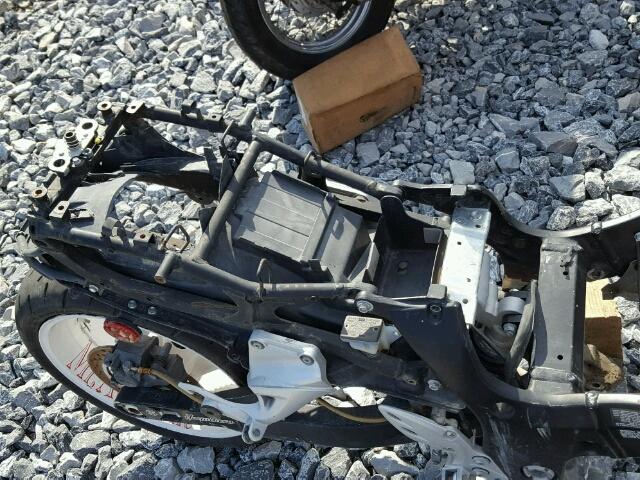 JS1GX72A4C2102798 - 2012 SUZUKI GSX1300R WHITE photo 6