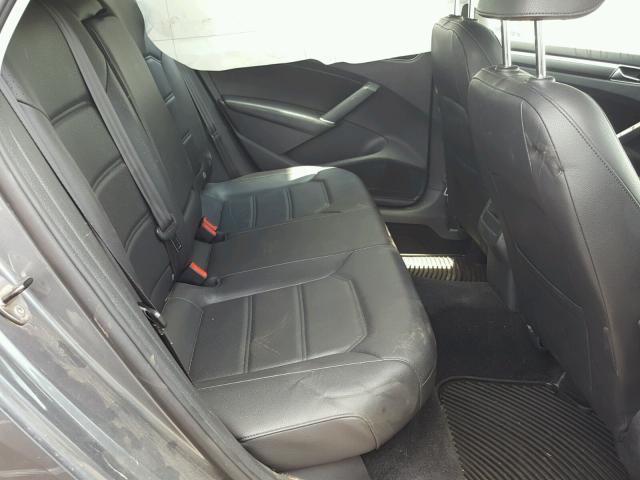 1VWDT7A34HC068982 - 2017 VOLKSWAGEN PASSAT R-L GRAY photo 6