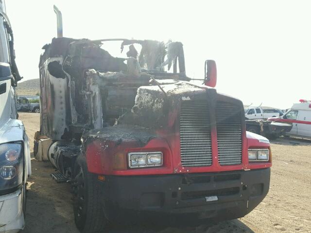 1XKADB8X27J092923 - 2007 KENWORTH CONSTRUCTI RED photo 1