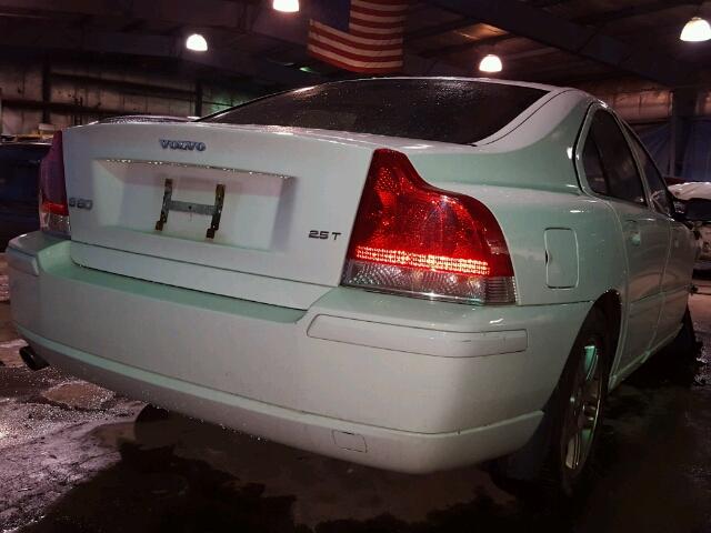 YV1RS592452472310 - 2005 VOLVO S60 2.5T WHITE photo 4