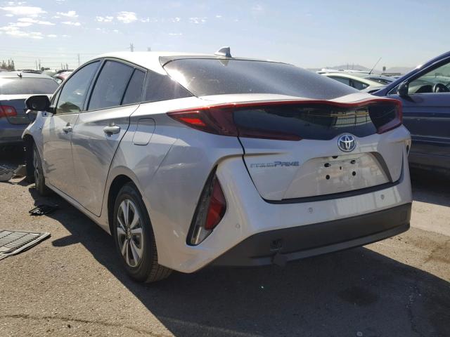 JTDKARFP0H3030107 - 2017 TOYOTA PRIUS PRIM SILVER photo 3